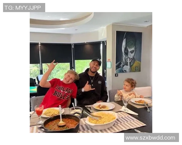 内马尔与裁判亲密合影展现体育精神与友谊的美好瞬间